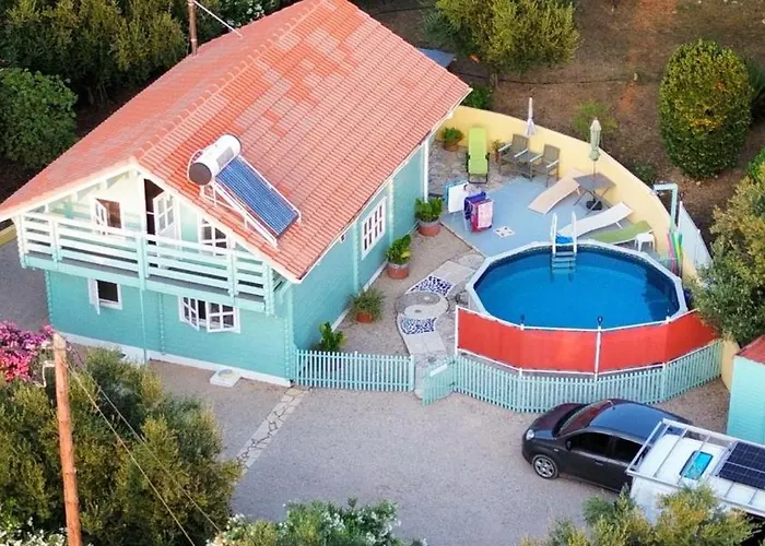 The Cabin, Prázdninový dům Kyparissia