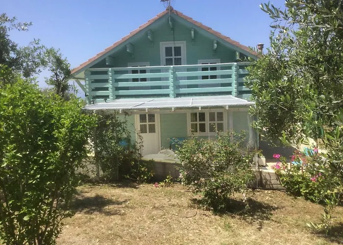 The Cabin, Prázdninový dům Kyparissia