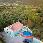 The Cabin, Holiday home *