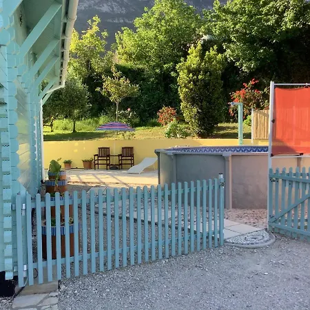 The Cabin, Hébergement de vacances