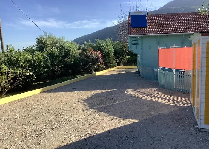 The Cabin, Dom wakacyjny