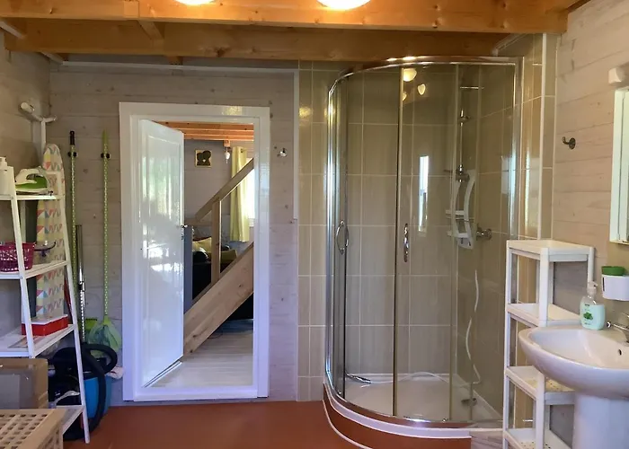 The Cabin, Σπίτι διακοπών *