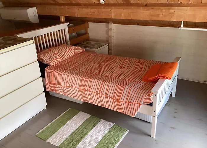 The Cabin, Dom wakacyjny Kyparissia