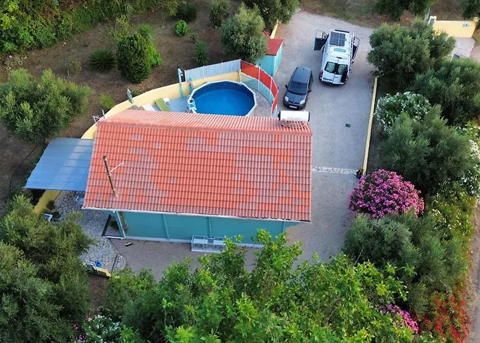 The Cabin, Σπίτι διακοπών